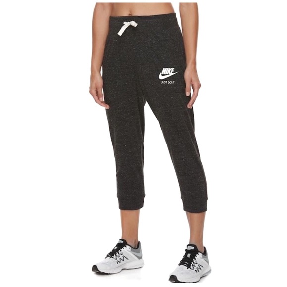 nike plus capris